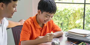 Educação Financeira no Brasil em 2024: Menos Ações, Maior Alcance capa garup (2)